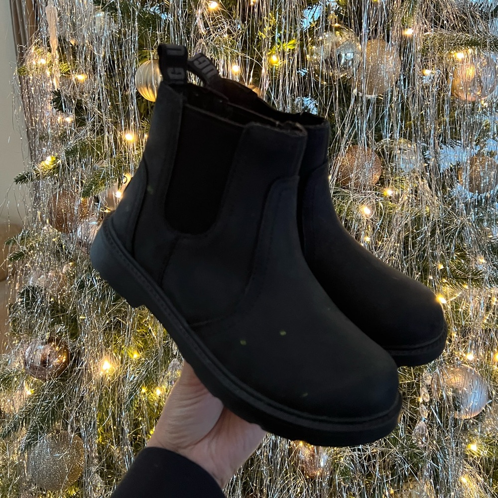 Kids UGG Bolden Waterproof leather Chelsea boots - NEW WITHOUT TAGS